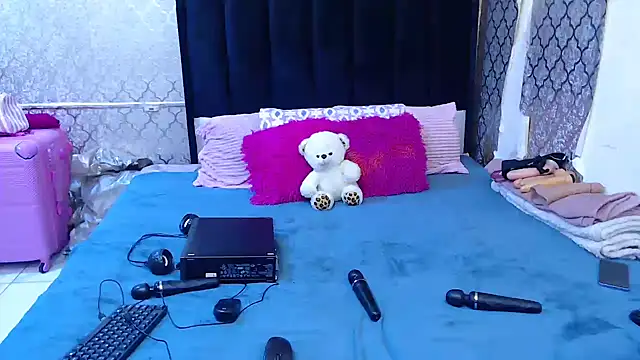 SexyPetitex25 online show from 30, 9, 2025