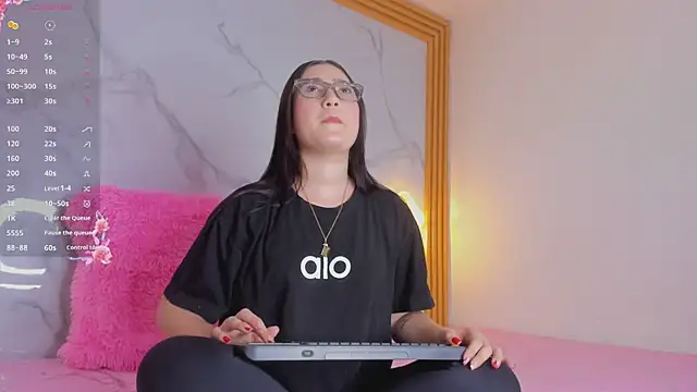 Snapshot of malka_milan chatting on 2, 12, 2025 malka milan online show from 2, 12, 2025