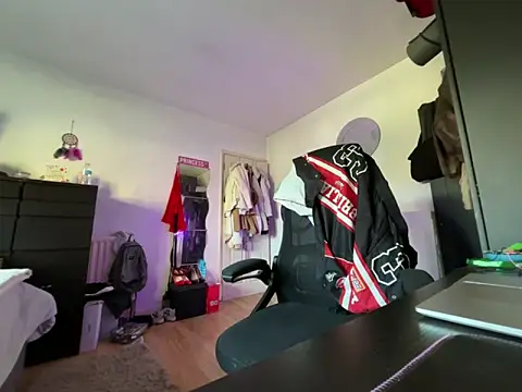 Snapshot of Prill940 chatting on 14, 4, 2026 Prill940 online show from 14, 4, 2026