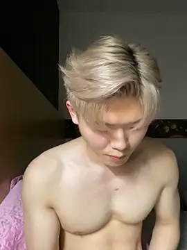 Snapshot of zachlee_69 chatting on 13, 10, 2025 zachlee 69 online show from 13, 10, 2025