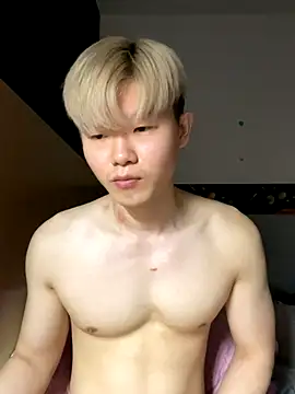 Snapshot of zachlee_69 chatting on 21, 10, 2025 zachlee 69 online show from 21, 10, 2025