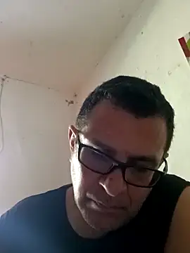 Snapshot of voyerista50 chatting on 21, 11, 2025 voyerista50 online show from 21, 11, 2025