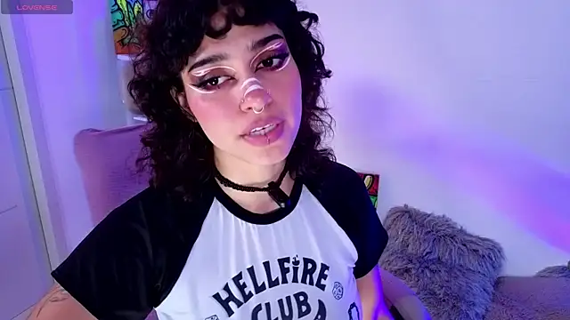 Snapshot of UvaMamacita chatting on 11, 5, 2026 UvaMamacita online show from 11, 5, 2026