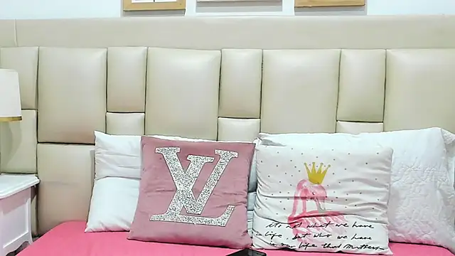 SkinnyGirl 28 online show from 27, 11, 2025