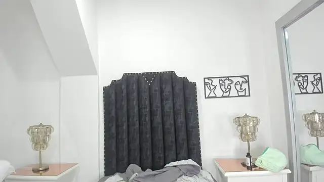 Snapshot of SkinnyGirl_28 chatting on 10, 2, 2026 SkinnyGirl 28 online show from 10, 2, 2026