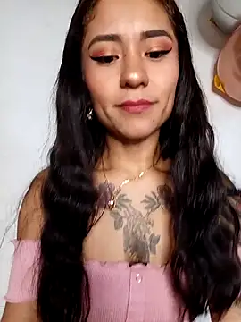 Liahdiaz  online show from 13, 11, 2025