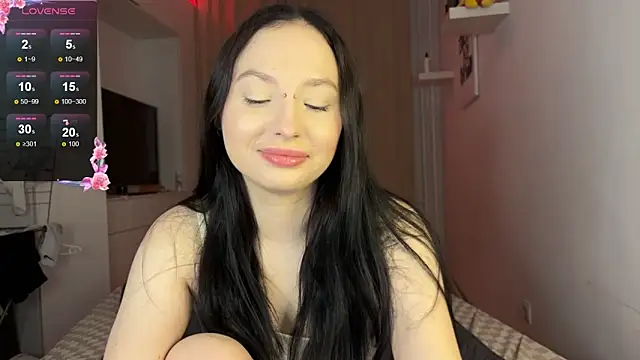 june mooon online show from 15, 11, 2025