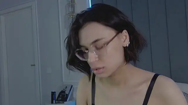 VioletAsh online show from 2, 4, 2026