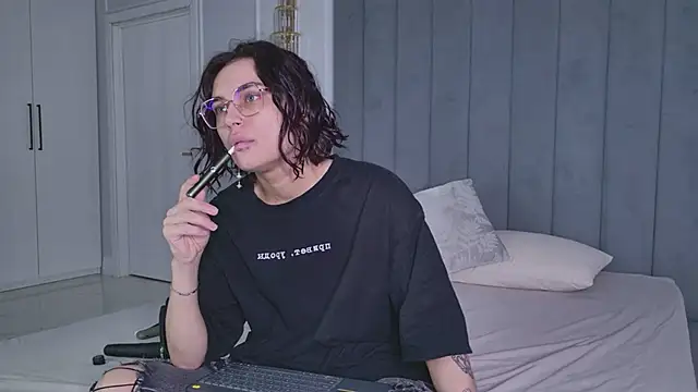 VioletAsh online show from 22, 5, 2026