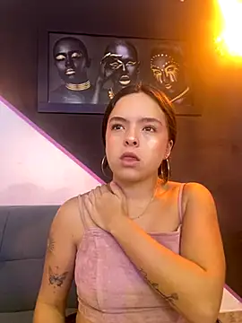 Snapshot of EmilyHarperr chatting on 9, 9, 2025 EmilyHarperr online show from 9, 9, 2025