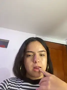 Snapshot of EmilyHarperr chatting on 8, 10, 2025 EmilyHarperr online show from 8, 10, 2025