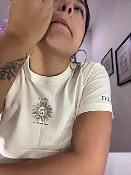 Snapshot of EmilyHarperr chatting on 17, 10, 2025 EmilyHarperr online show from 17, 10, 2025