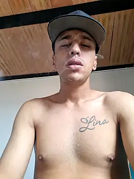 Santi2323xxX online show from 17, 7, 2026