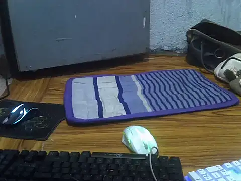 Snapshot of charms_virgin chatting on 12, 9, 2025 charms virgin online show from 12, 9, 2025