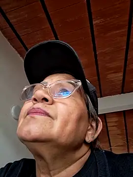 Snapshot of Vickysweeeettt chatting on 4, 4, 2026 Vickysweeeettt online show from 4, 4, 2026