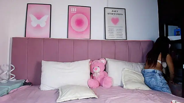 Naiaa Cruz online show from 16, 3, 2026