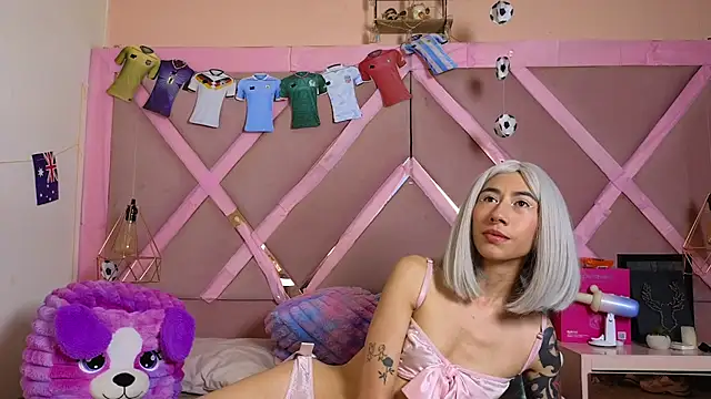 Sophia moo  online show from 17, 7, 2026