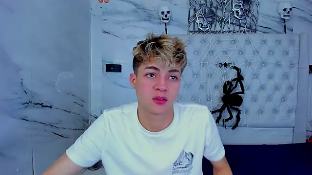 Ari and Storm online show from 1, 11, 2025