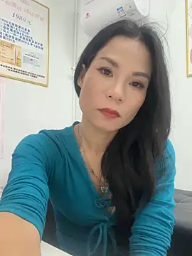 Snapshot of Baby-mmm chatting on 8, 11, 2025 Baby-mmm online show from 8, 11, 2025