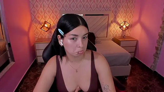 CHRISTY TEIGEN4 online show from 4, 10, 2025