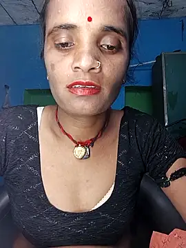 Snapshot of Hotwera chatting on 4, 10, 2025 Hotwera online show from 4, 10, 2025