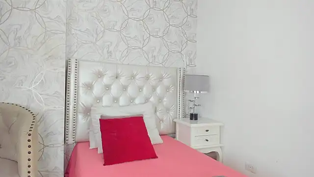 Snapshot of amara_rousse chatting on 19, 9, 2025 amara rousse online show from 19, 9, 2025