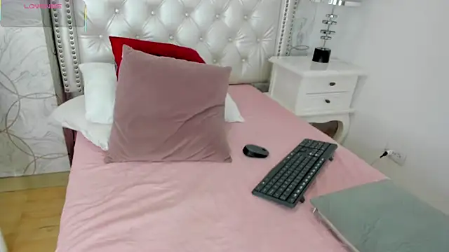 Snapshot of amara_rousse chatting on 13, 10, 2025 amara rousse online show from 13, 10, 2025