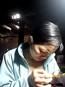 ngan-cute online show from 4, 11, 2025