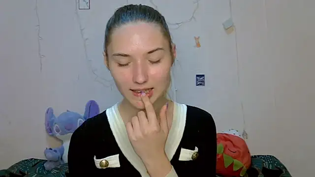  kikiclark   online show from 15, 9, 2025