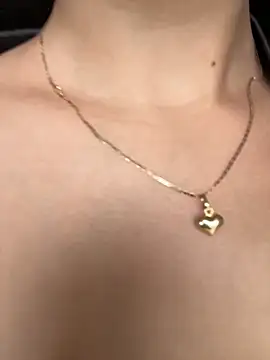 Snapshot of Juanita-Diaz chatting on 5, 11, 2025 Juanita-Diaz online show from 5, 11, 2025