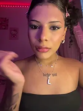 Snapshot of luluzinhax chatting on 6, 5, 2026 luluzinhax online show from 6, 5, 2026