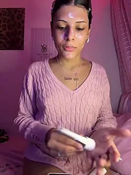 Snapshot of luluzinhax chatting on 10, 6, 2026 luluzinhax online show from 10, 6, 2026