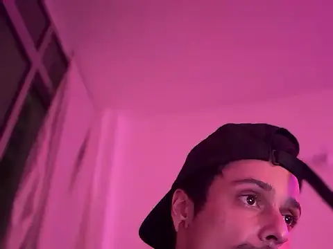 chrisalmeid  online show from 5, 11, 2025