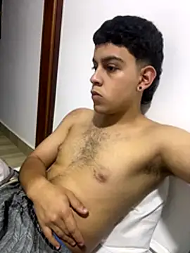 Snapshot of Young_handsome chatting on 27, 11, 2025 Young handsome online show from 27, 11, 2025