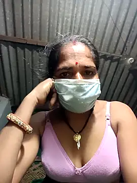 Snapshot of Hot-honi chatting on 15, 9, 2025 Hot-honi online show from 15, 9, 2025