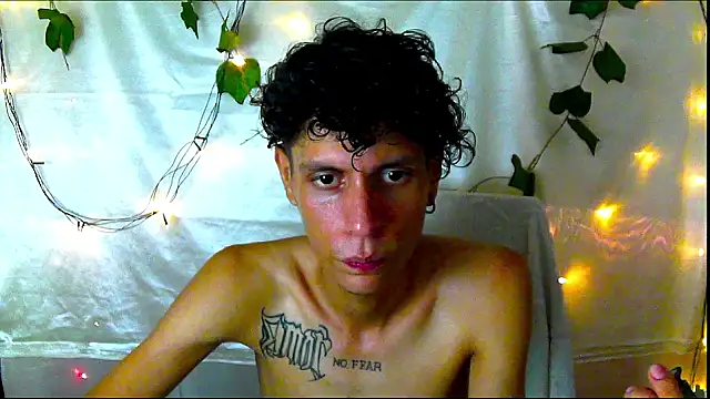 Snapshot of Crxxxsh chatting on 18, 9, 2025 Crxxxsh online show from 18, 9, 2025