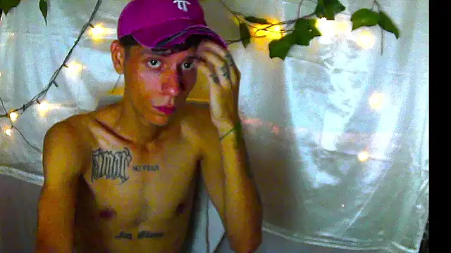 Snapshot of Crxxxsh chatting on 20, 9, 2025 Crxxxsh online show from 20, 9, 2025