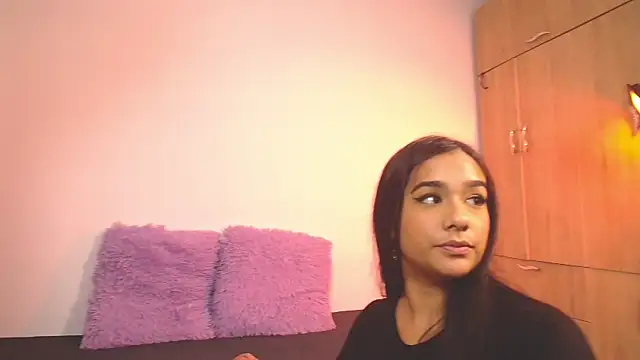 mae nathan  online show from 10, 10, 2025