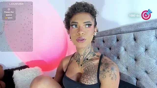 Snapshot of michell_danna chatting on 25, 10, 2025 michell danna online show from 25, 10, 2025