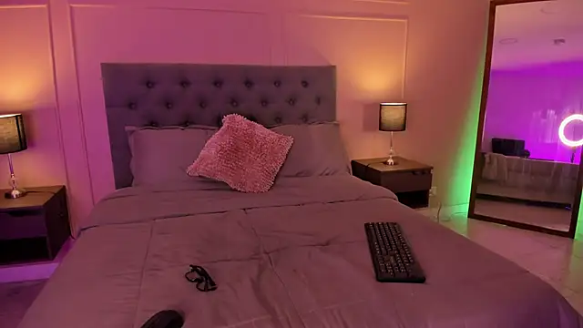 ALICESANDOVAL online show from 15, 9, 2025