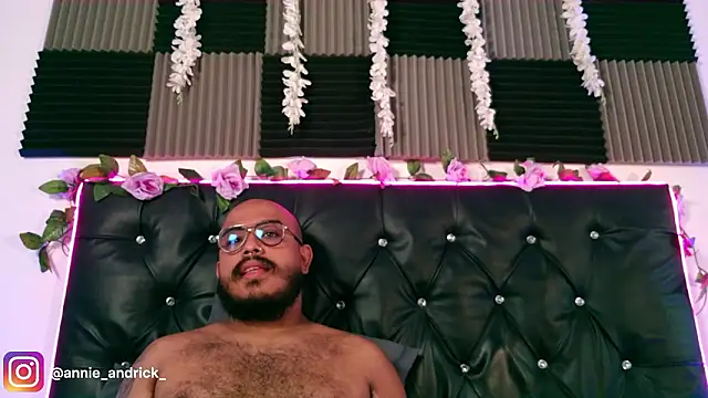  leda swan  online show from 7, 3, 2026