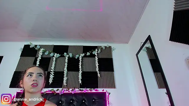  leda swan  online show from 9, 4, 2026