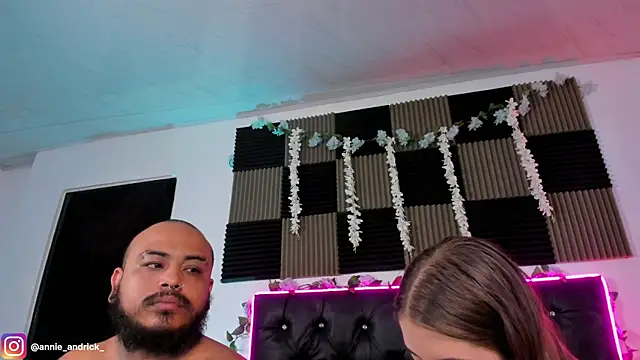  leda swan  online show from 25, 5, 2026