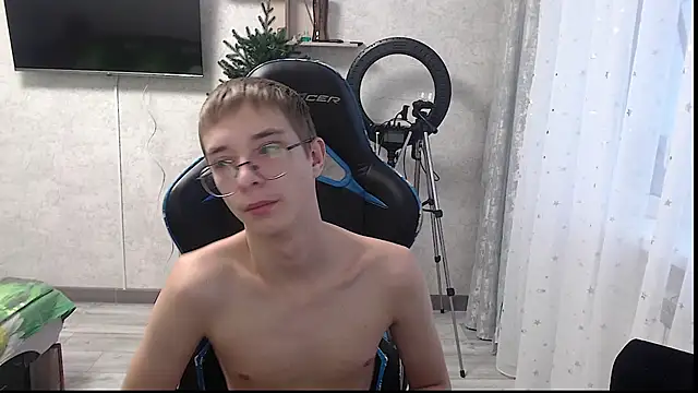 glasses cat online show from 12, 1, 2026