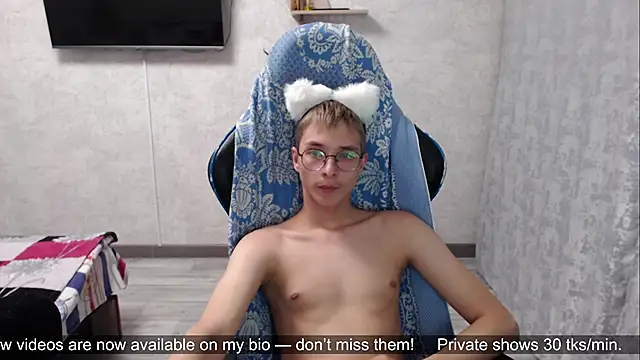 glasses cat online show from 16, 5, 2026