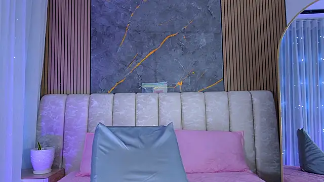 Snapshot of mia_scot chatting on 8, 4, 2026 mia scot online show from 8, 4, 2026