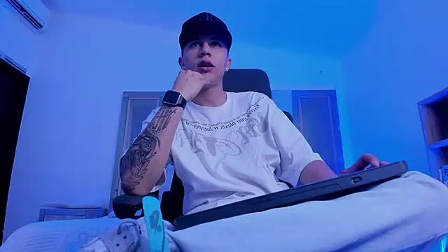 liaamsmiith  online show from 11, 9, 2025