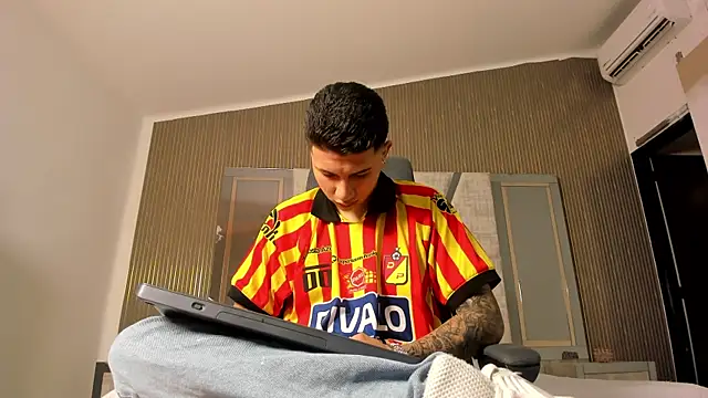 liaamsmiith  online show from 27, 9, 2025