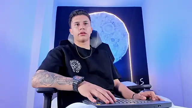 liaamsmiith  online show from 9, 11, 2025