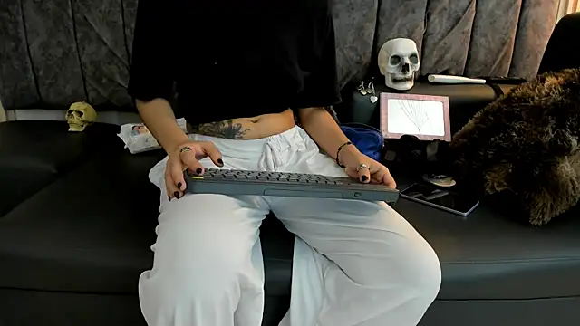 Rowan Mills online show from 17, 9, 2025